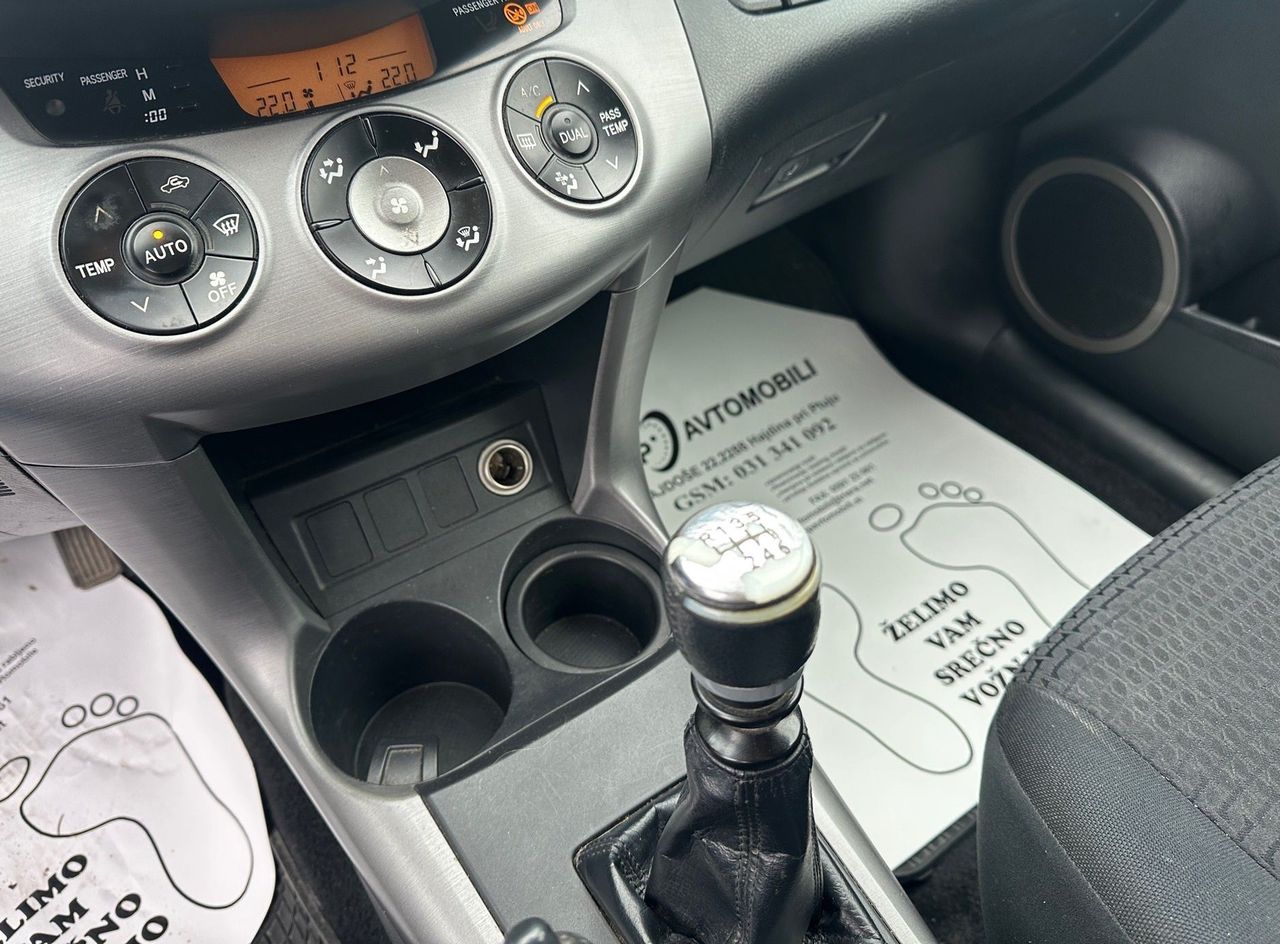 Zunanja slika - Toyota RAV4 - 2.2 D4D 4WD SLOVENSKI XENON TEMPOMAT KLIMA KLJUKA - 16