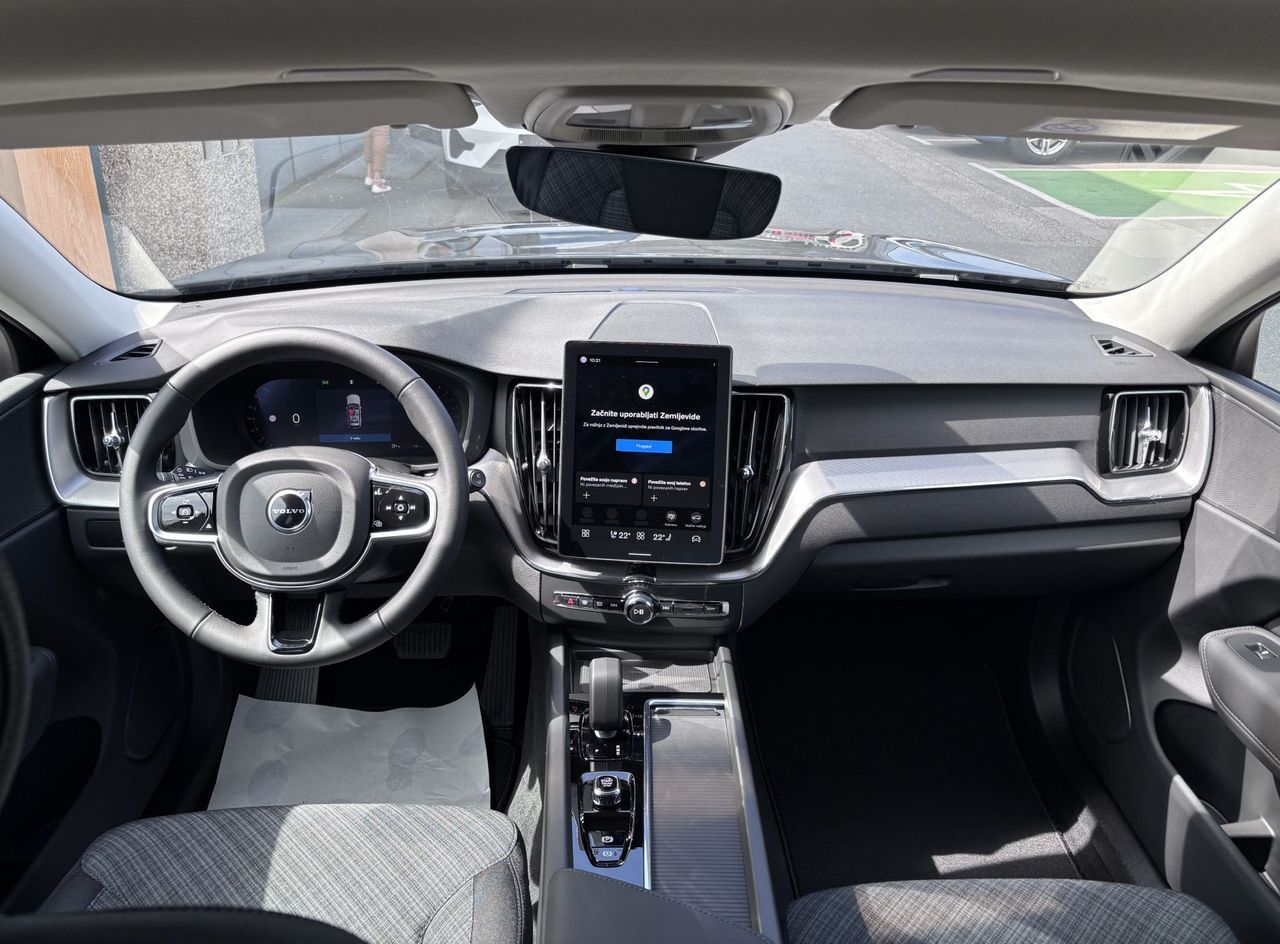 Zunanja slika - Volvo XC60 - B5P  Core AT AWD 3 leta garancije + 3 servisi - 9