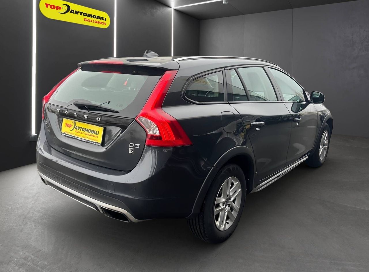 Zunanja slika - Volvo V60 Cross Country - D3 Cross Country 2.0 TD AUT. LED NAVI TEMP PDC - 8