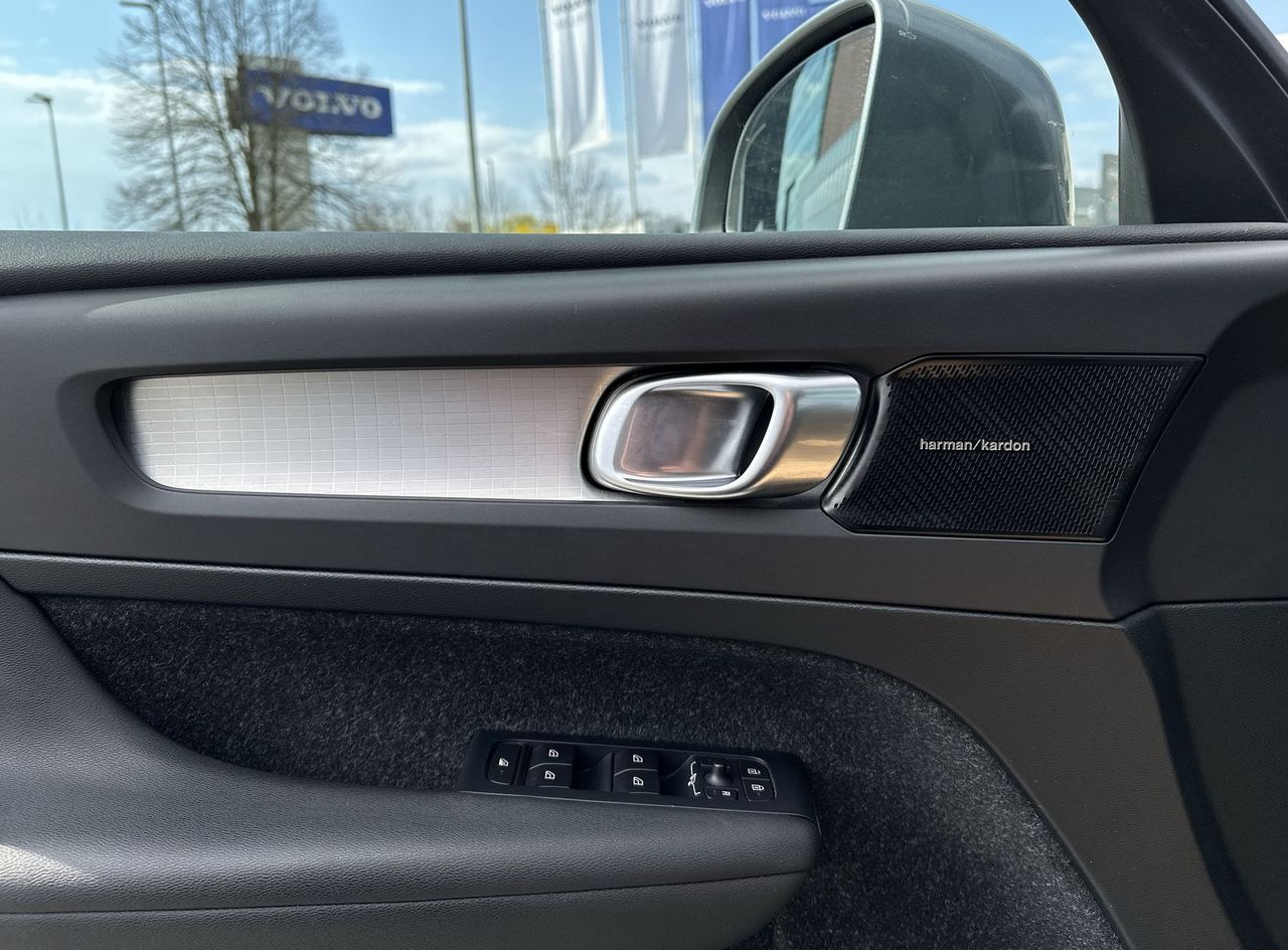 Zunanja slika - Volvo XC40 - D4 A AWD - 16