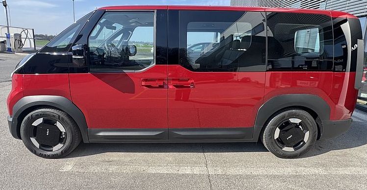 Zunanja slika - KIA PV5 - 71.2 kWh baterija 120 kW 163 KS  Quantum - 6