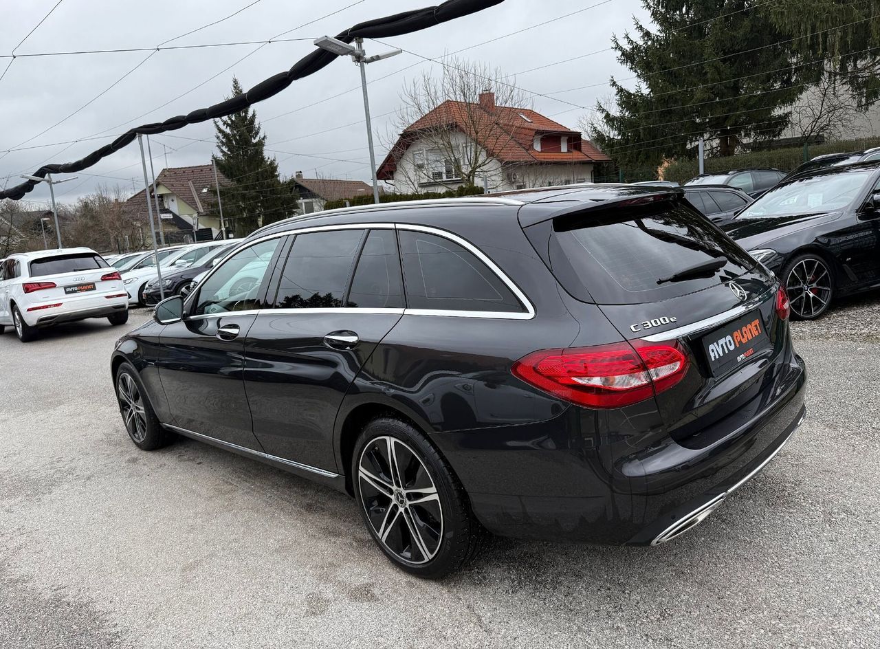 Zunanja slika - Mercedes-Benz C-Razred - C 300 EQ 4MATIC Le84.000km LED ACC WEBASTO ALU19 - 4