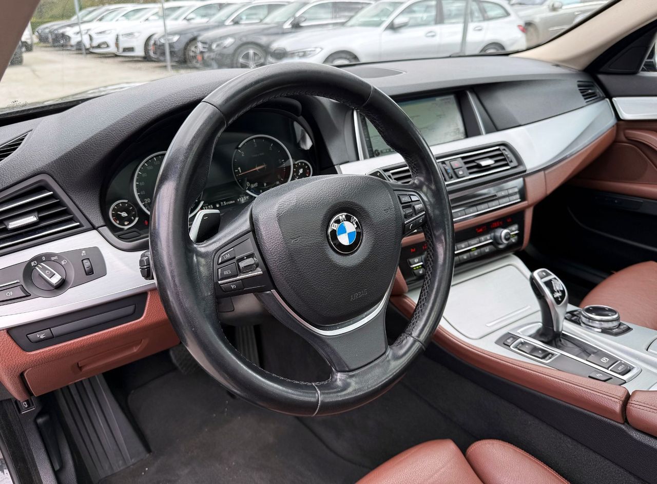 Zunanja slika - BMW Serija 5 - Touring: 525d AUT. LUXURY LiNE DIGITAL PANO HEADuP ALU 1 - 2