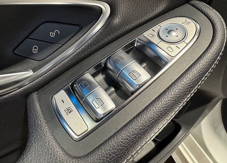 Zunanja slika - Mercedes-Benz C-Razred - C 220 d AMG LINE-LED-NAVI-KAMERA-VSA OPREMA - 17