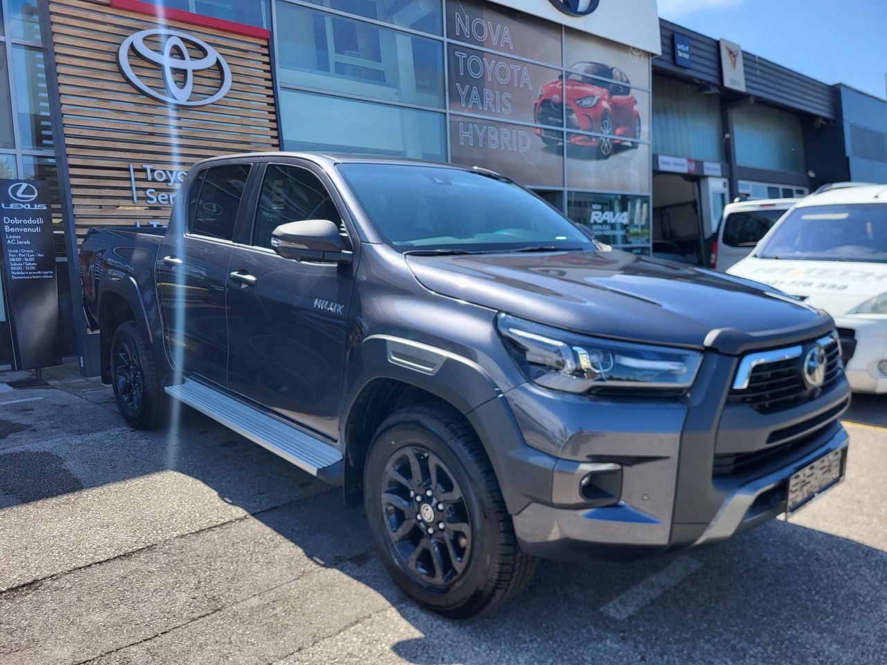 Zunanja slika - Toyota Hilux - 2.8 D-4D Invincible Automatic - 2