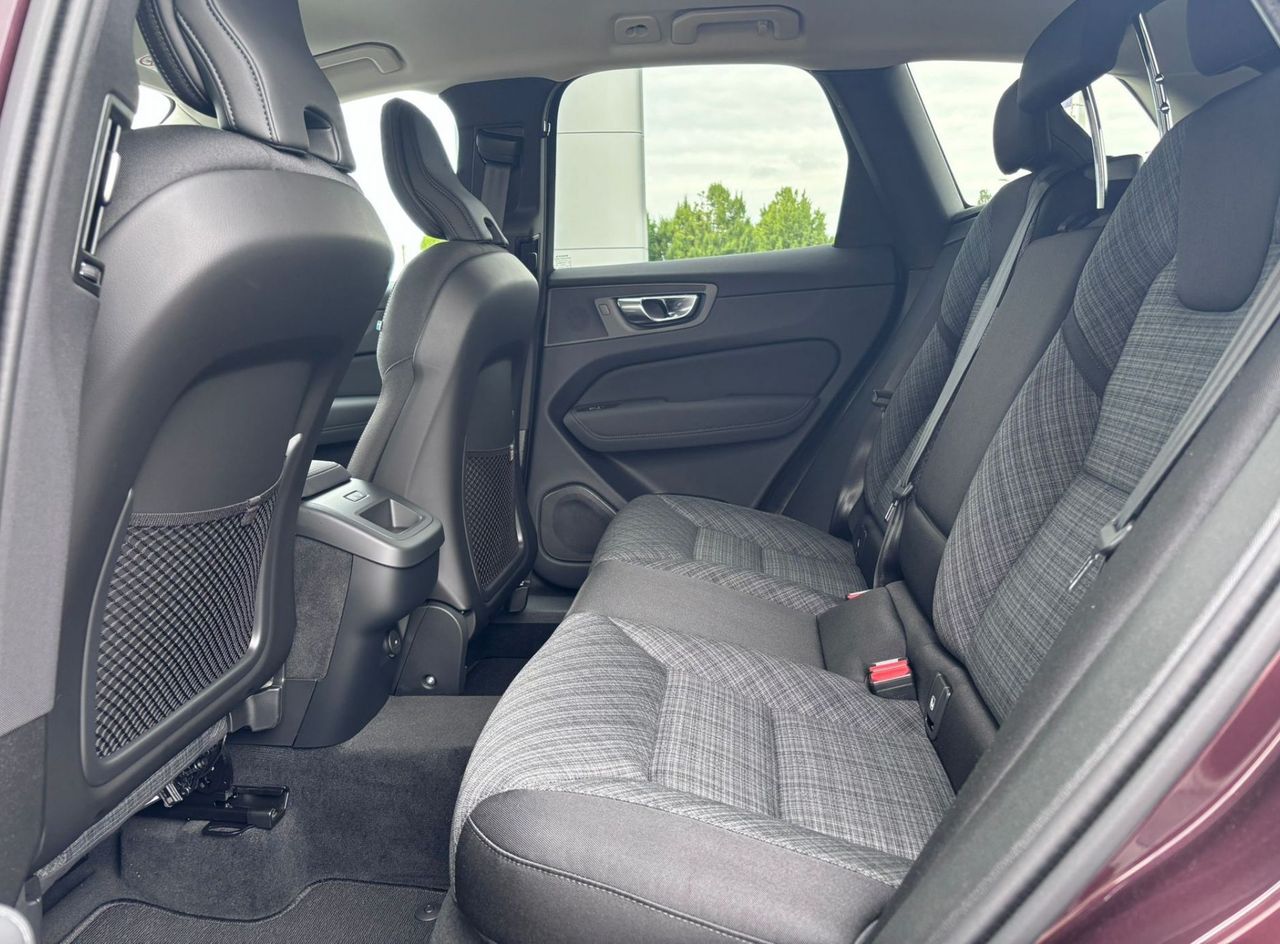 Zunanja slika - Volvo XC60 - B5P  Core AT AWD 3 leta garancije + 3 servisi - 8