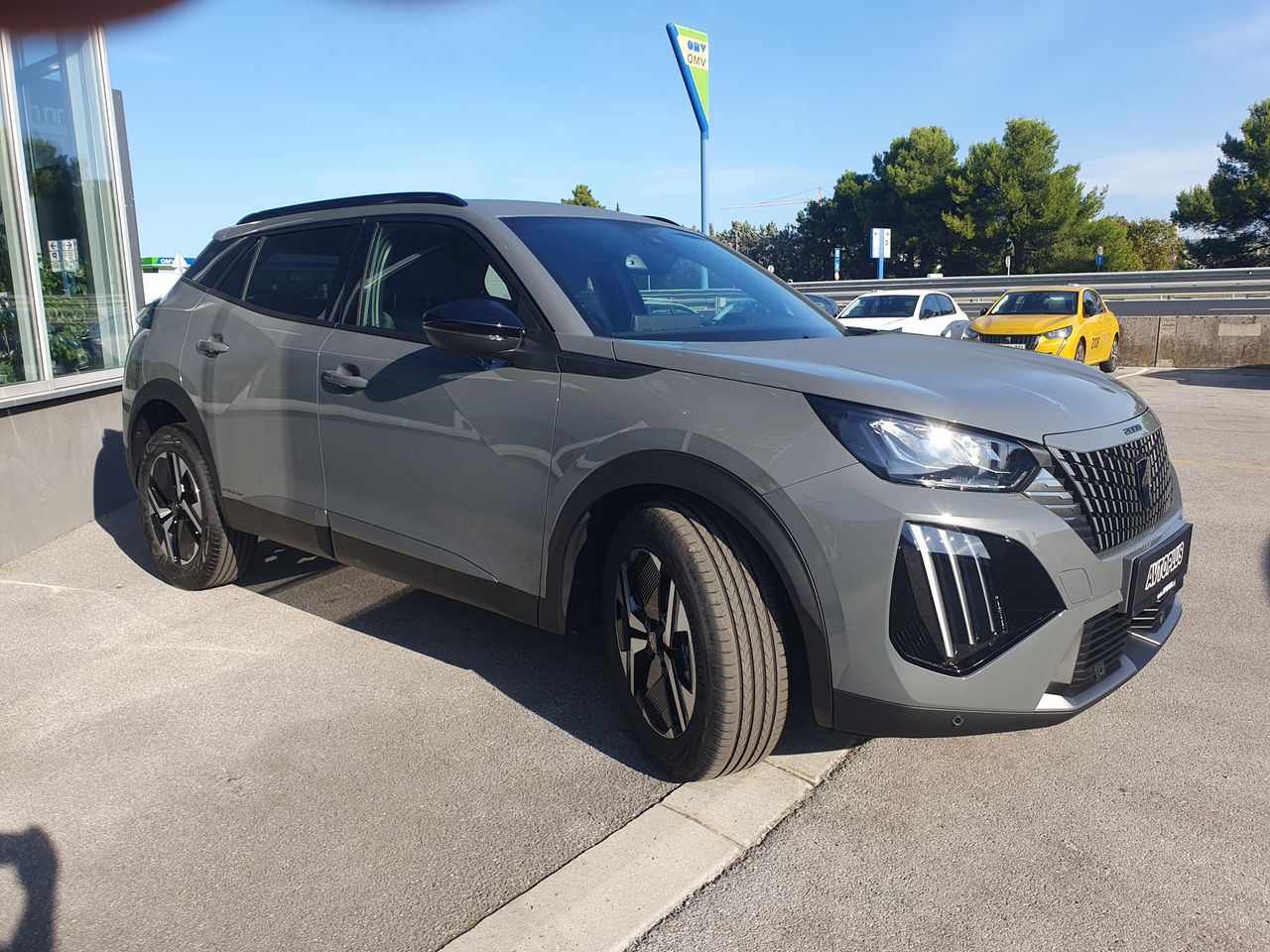 Zunanja slika - Peugeot 2008 - Allure HIBRID 110 - NA ZALOGI - 4