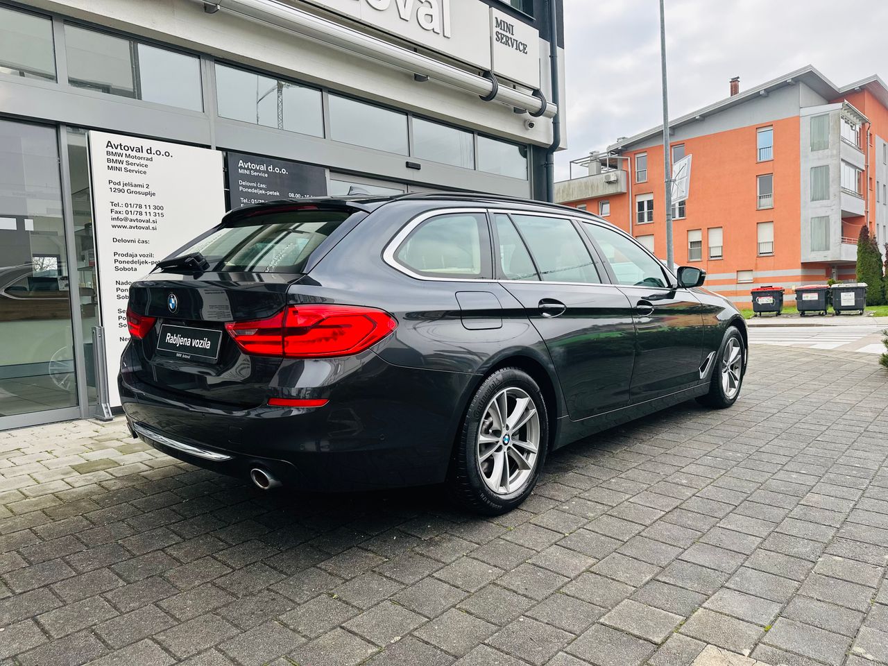 Zunanja slika - BMW serija 5 Touring - Serija 5 520d Luxury Line  I Head Up  I RADAR - 4