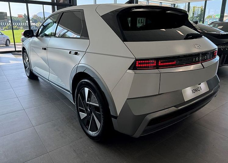 Zunanja slika - Hyundai Ioniq 5 - 168kW FL PREMIUM 84kWh Toplotna črpalka El. kljuke - 9