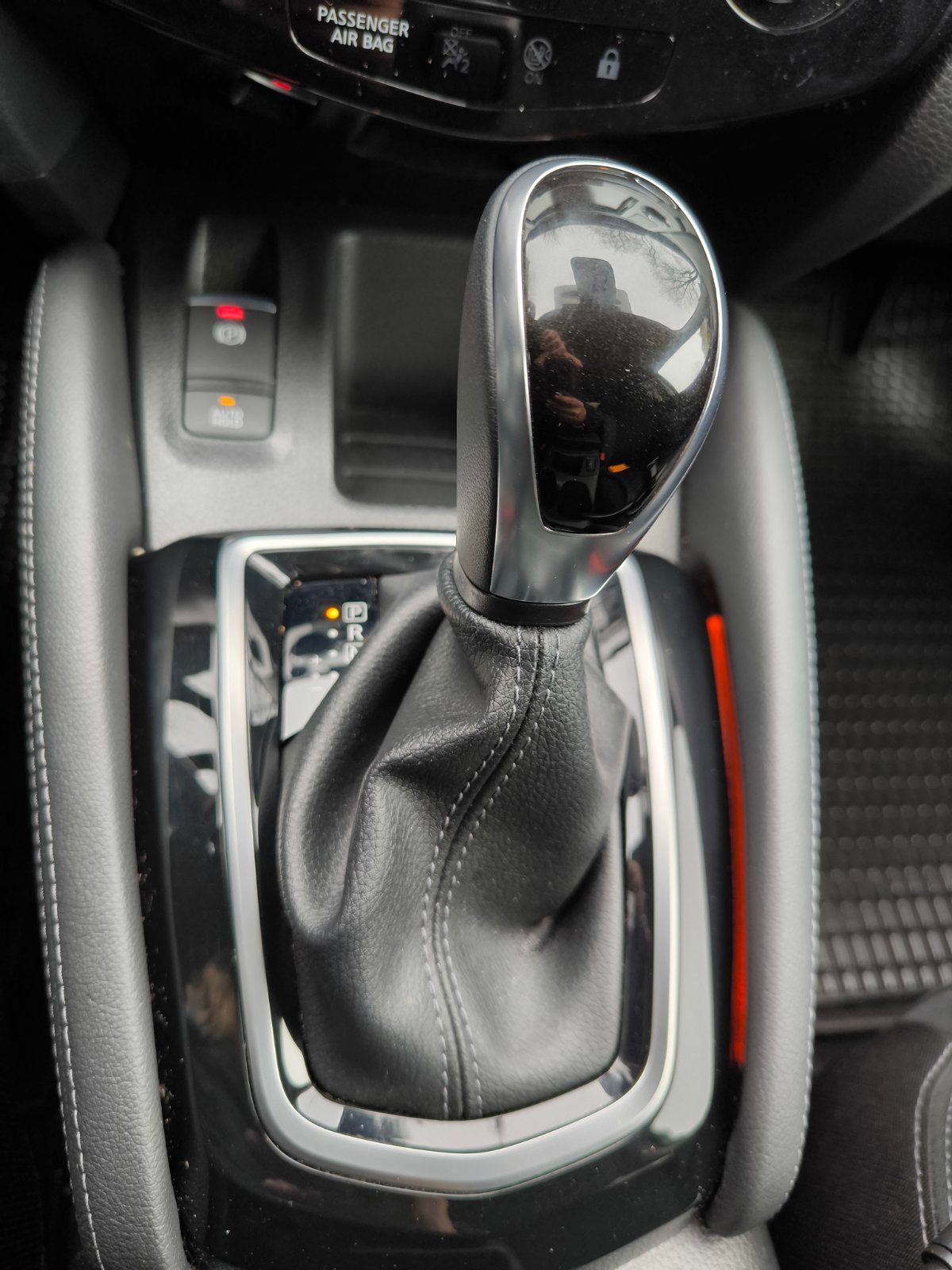 Notranja slika - Nissan Qashqai - Nissan  1.3 DIG-T 160 N-CONNECTA - 7