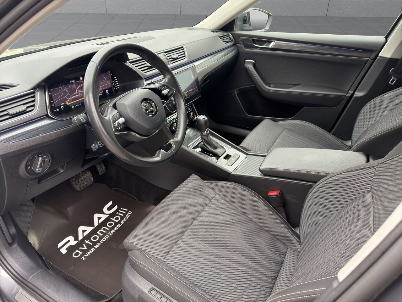 Zunanja slika - Škoda Superb - Combi 4x4 2,0 TDI DSG - 17