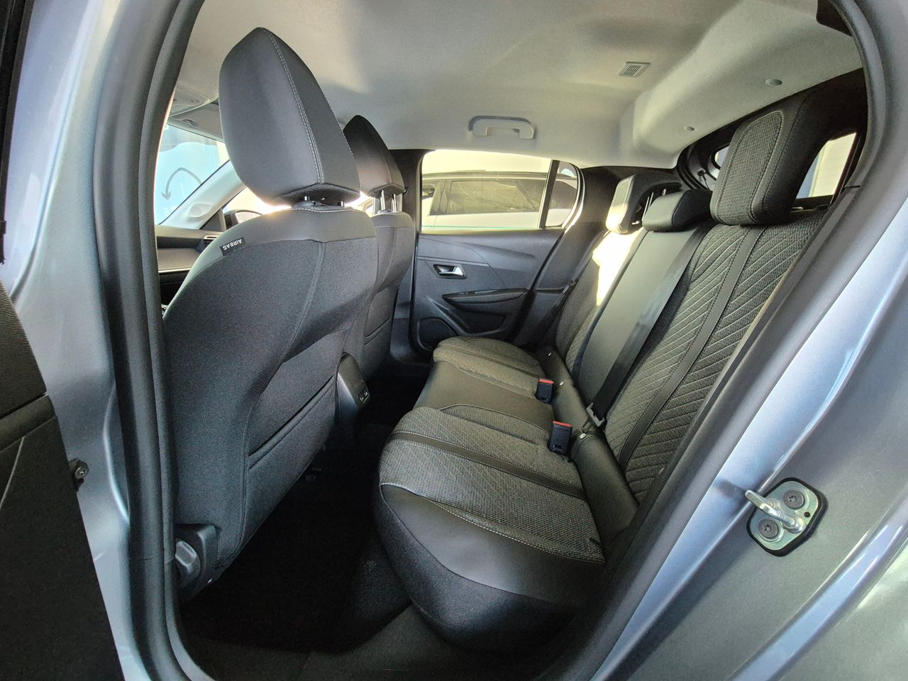 Zunanja slika - Peugeot 208 - Allure PureTech 100 - DARILO - 17