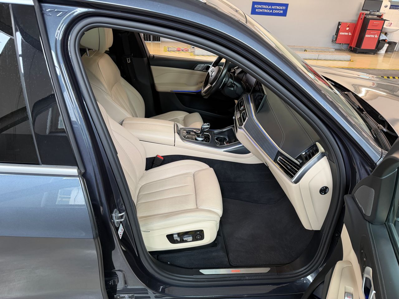 Notranja slika - BMW X7 - BMW - 44