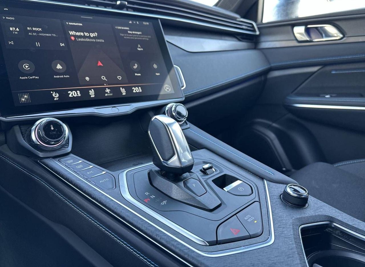 Zunanja slika - Lynk & Co 01 - More Priključni hibrid - 19