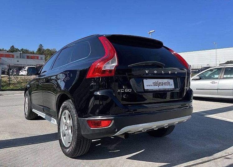 Zunanja slika - Volvo XC60 - DRIVe FWD MOMENTUM REDNO SERVISIRAN... - 6