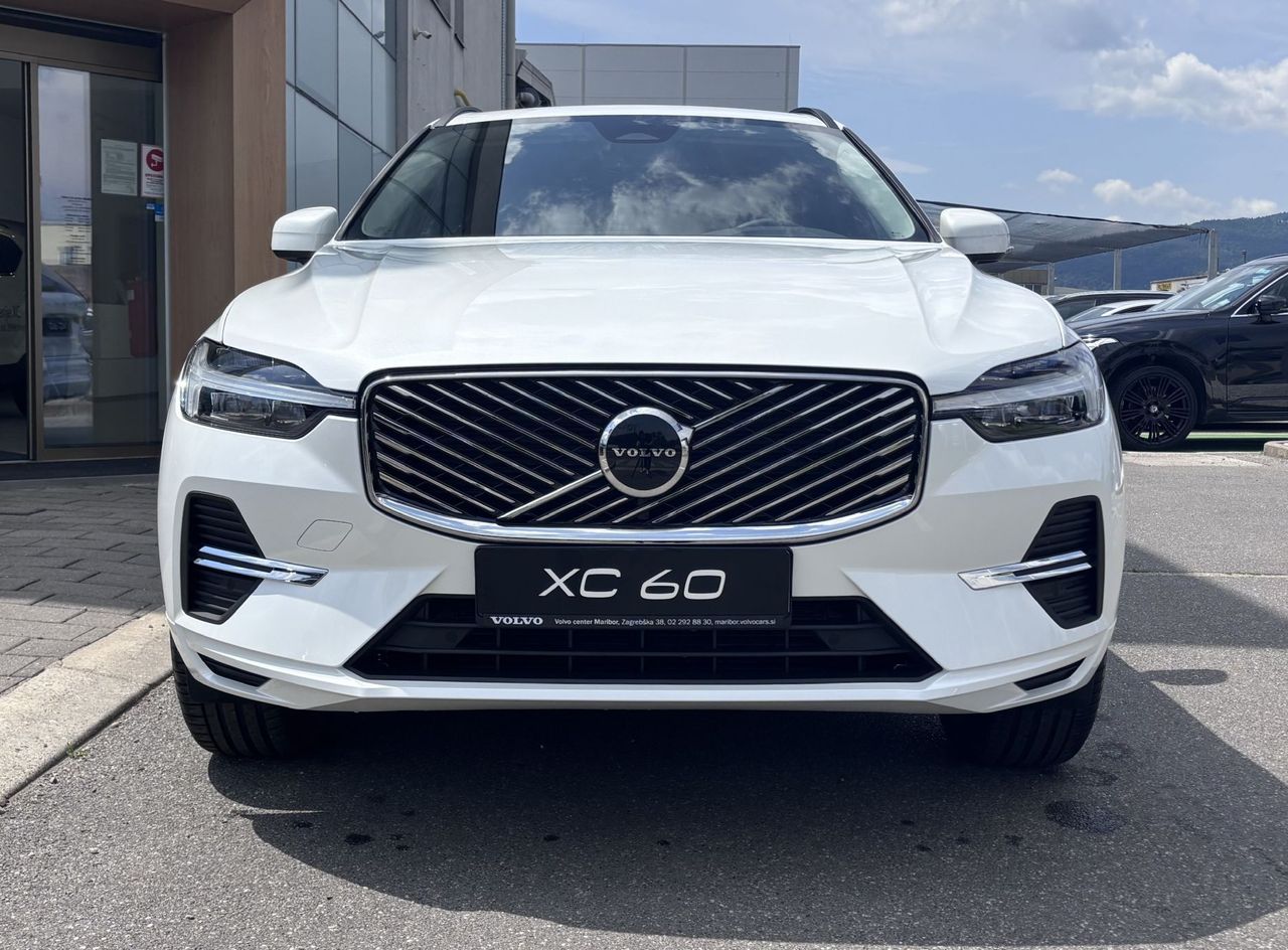 Zunanja slika - Volvo XC60 - B5P  Core AT AWD 3 leta garancije + 3 servisi - 2