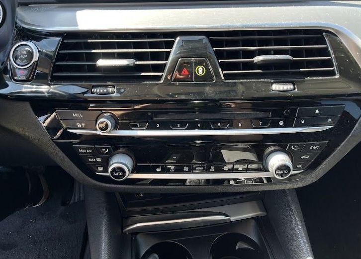 Zunanja slika - BMW Serija 5 - Touring: 520d Touring LUX.LINE.LED.VZR. KAM. PANORAMA. - 19