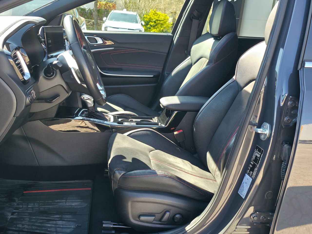 Zunanja slika - KIA Ceed - 1,6 T-GDI GT ISG DCT - 4