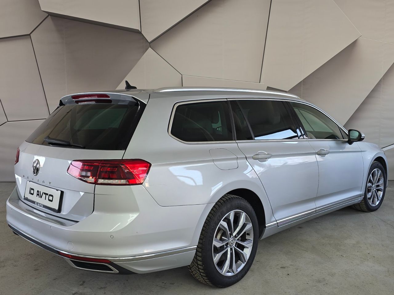 Zunanja slika - VW Passat - Variant 2,0 TDI BMT Connect DSG - 2