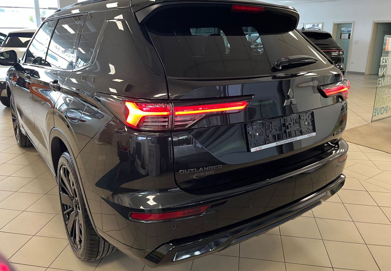 Zunanja slika - Mitsubishi Outlander - Black Edition PHEV 4WD 2.4  Avt. - NA ZALOGI - - 4