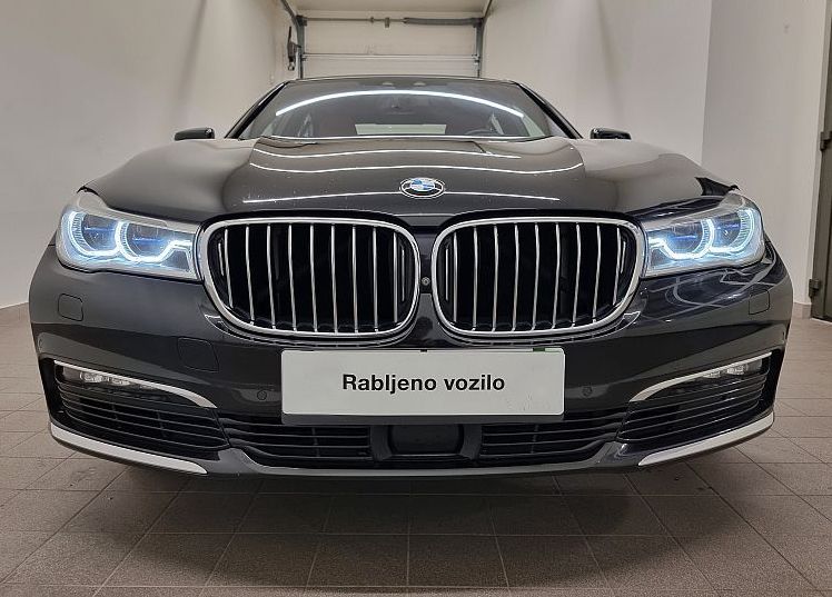 Zunanja slika - BMW Serija 7 - : 750d xDrive HUD ACC Pano Harman Kardon - 6