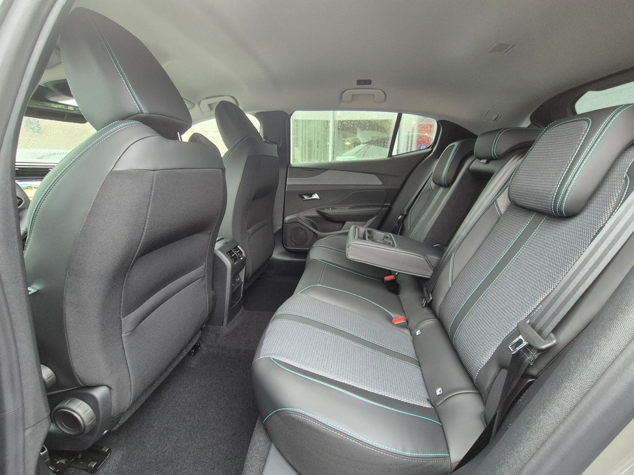 Zunanja slika - Peugeot 408 - Allure HIBRID 145 e-DCT6 €6.4 - 7