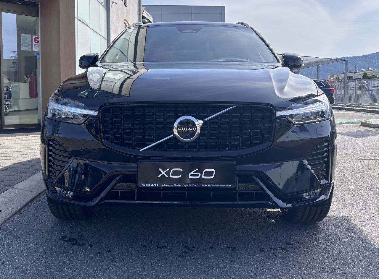 Zunanja slika - Volvo XC60 - B5  P  AWD Plus Dark - 2