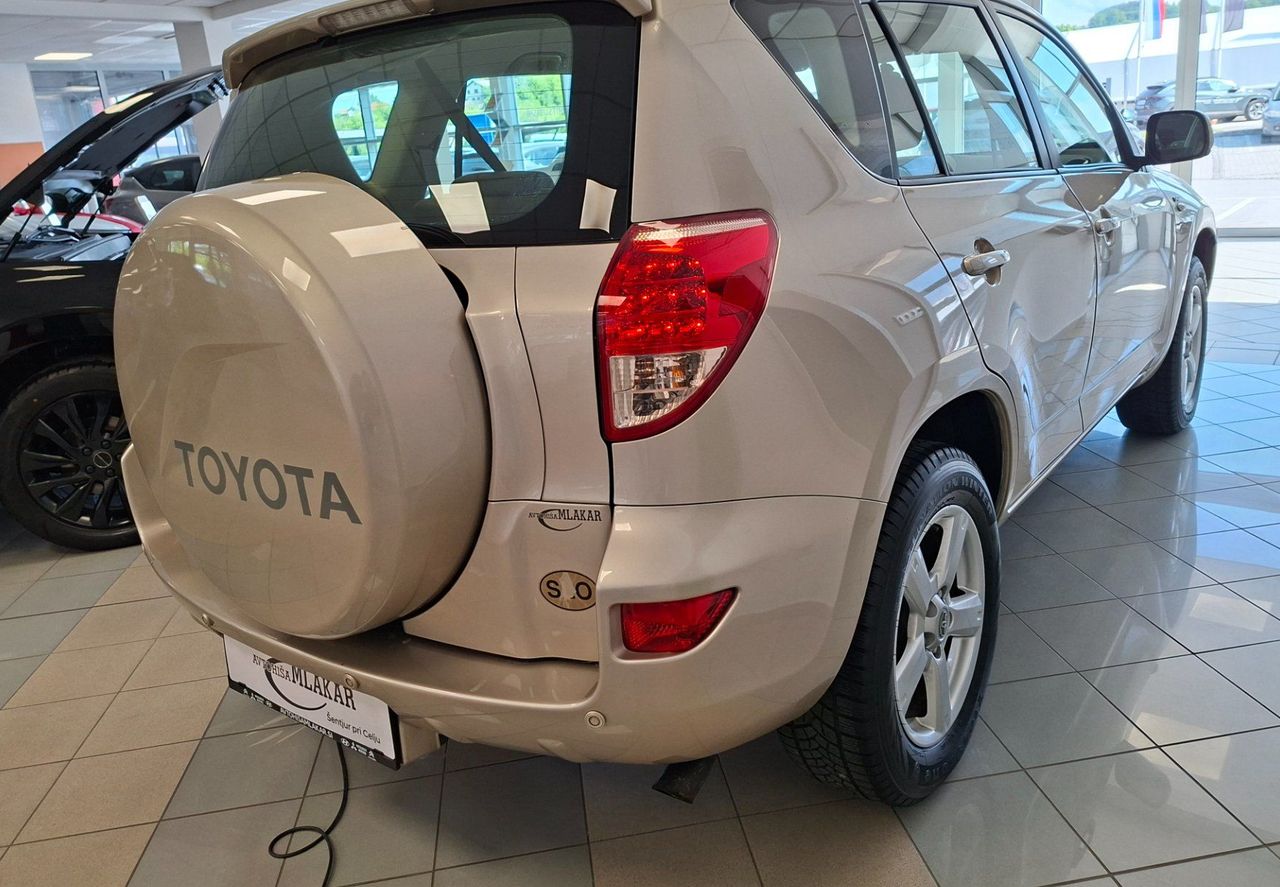 Zunanja slika - Toyota RAV4 - 2.2 D-4D 4WD Limited-1.LASTNIK-SLO-ODLIČEN- - 4
