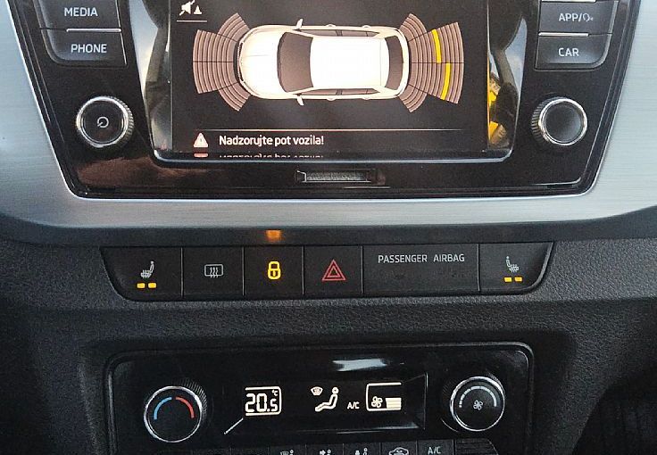 Zunanja slika - Škoda Fabia - 1.0 75ks °LED° °OGR.SEDEŽI° °2x PARK.SENZORJI° - 11