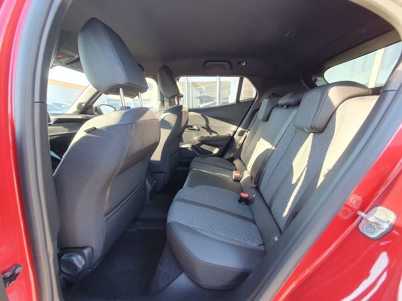 Zunanja slika - Peugeot 2008 - Allure HIBRID 110 - NA ZALOGI - 6
