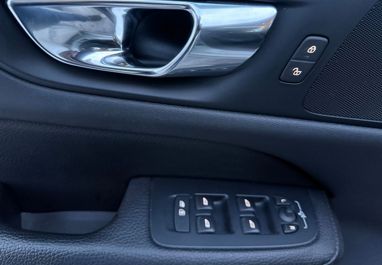 Zunanja slika - Volvo V60 - D4 PANO-FullLED-Usnje-KAM-Mkot-PDC-Gretje-KljukaDE - 10