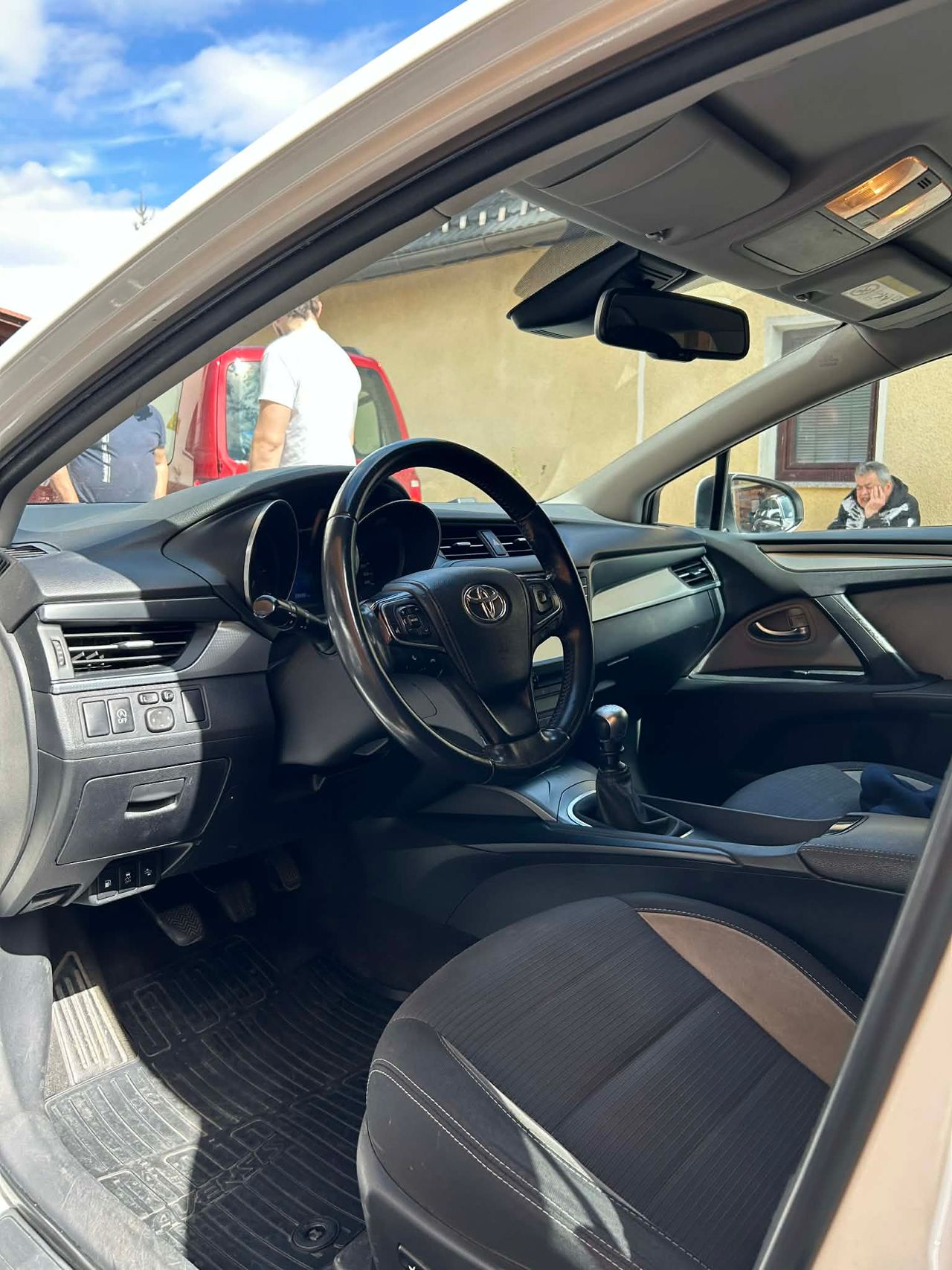 Notranja slika - Toyota Avensis - Wagon 2,0 D-4D Sol - 5