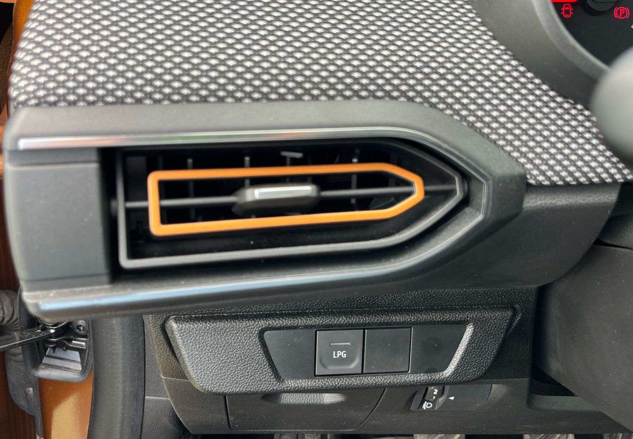 Zunanja slika - Dacia Sandero - 1.0 TCe 90 Comfort LED. VZR KAM. 2X PDC. TEMP.NAVI - 13