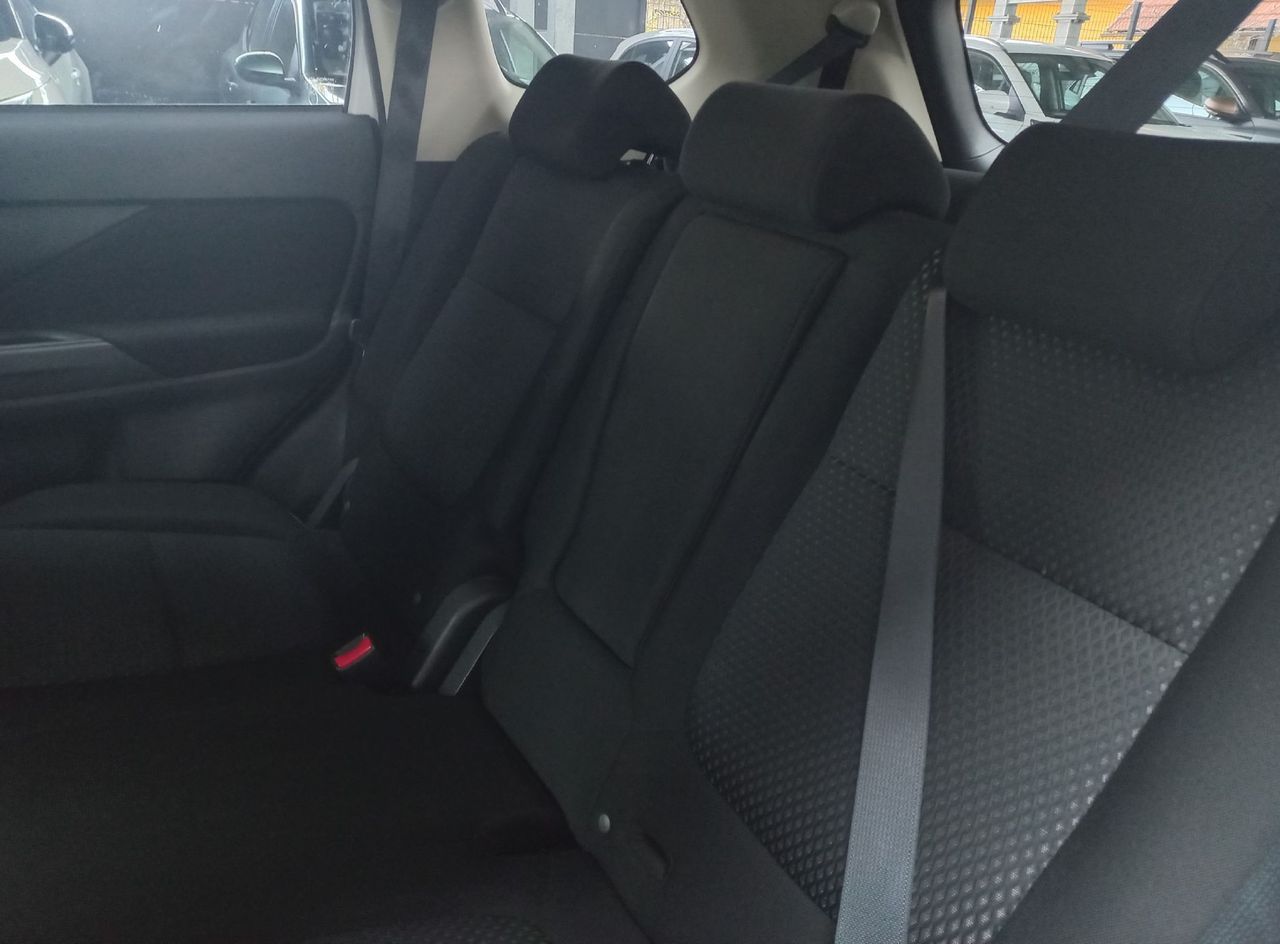 Zunanja slika - Mitsubishi Outlander - 2.2 DI-D 4WD INTENSE+ 7 sed. - 9