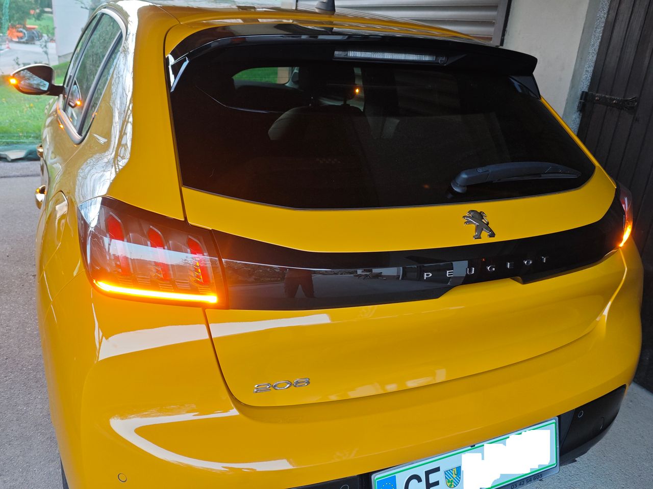 Zunanja slika - Peugeot 208 - 1,2 PureTech 100 S&S Allure - 4