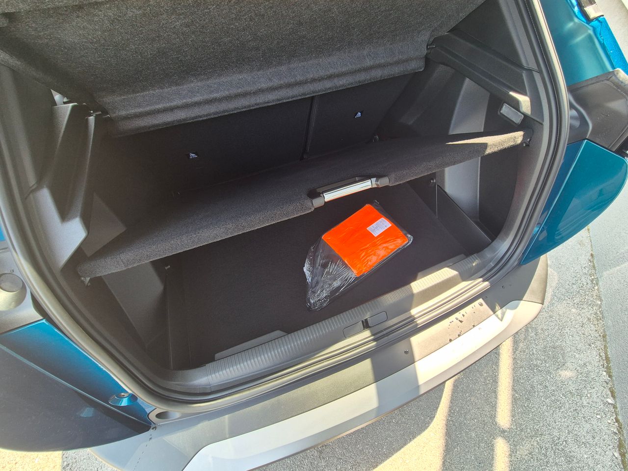 Zunanja slika - Peugeot 2008 - Allure HIBRID 145 - 9