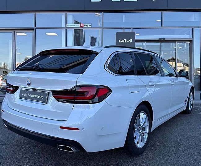 Zunanja slika - BMW Serija 5 - Touring: 520d AT -ACC -PANO -KAMERA -HEAD UP -DISPLAY KE - 4