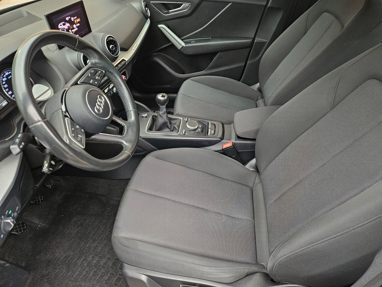 Notranja slika - Audi Q2 - 1,6 TDI (Basis) - 8