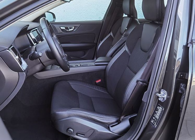 Zunanja slika - Volvo V60 - D3 Momentum FULLED•TEMP•LANE•VIRTUAL•NAVI•PDC•17C• - 6