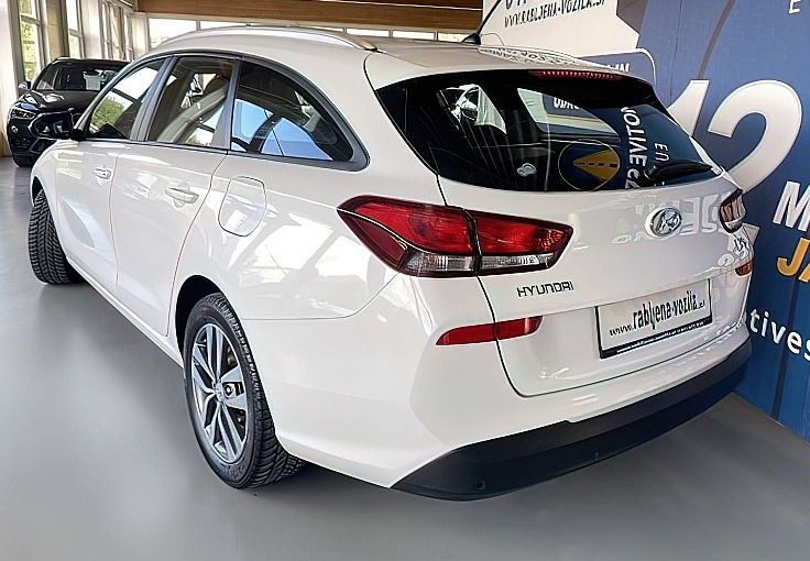 Zunanja slika - Hyundai i30 Wagon - 1.6 CRDI 110 PREMIUM SLOVENSKO POREKLO... - 2