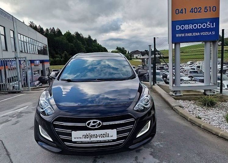 Zunanja slika - Hyundai i30 Wagon - 1.6 CRDI 81KW COMFORT LEPO OHRANJEN... - 2