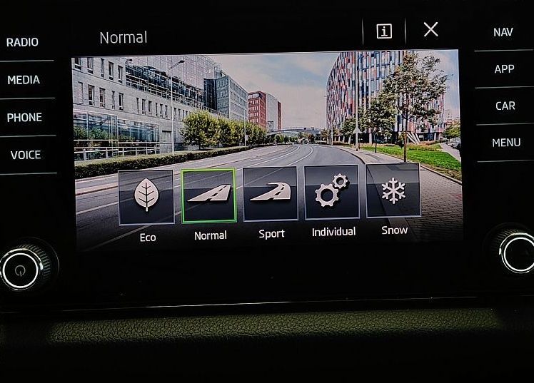 Zunanja slika - Škoda Kodiaq - 2.0TDI-190KM-DSG-4X4-FULLED-KAMERA-VEL-NAVI-TEMP- - 14