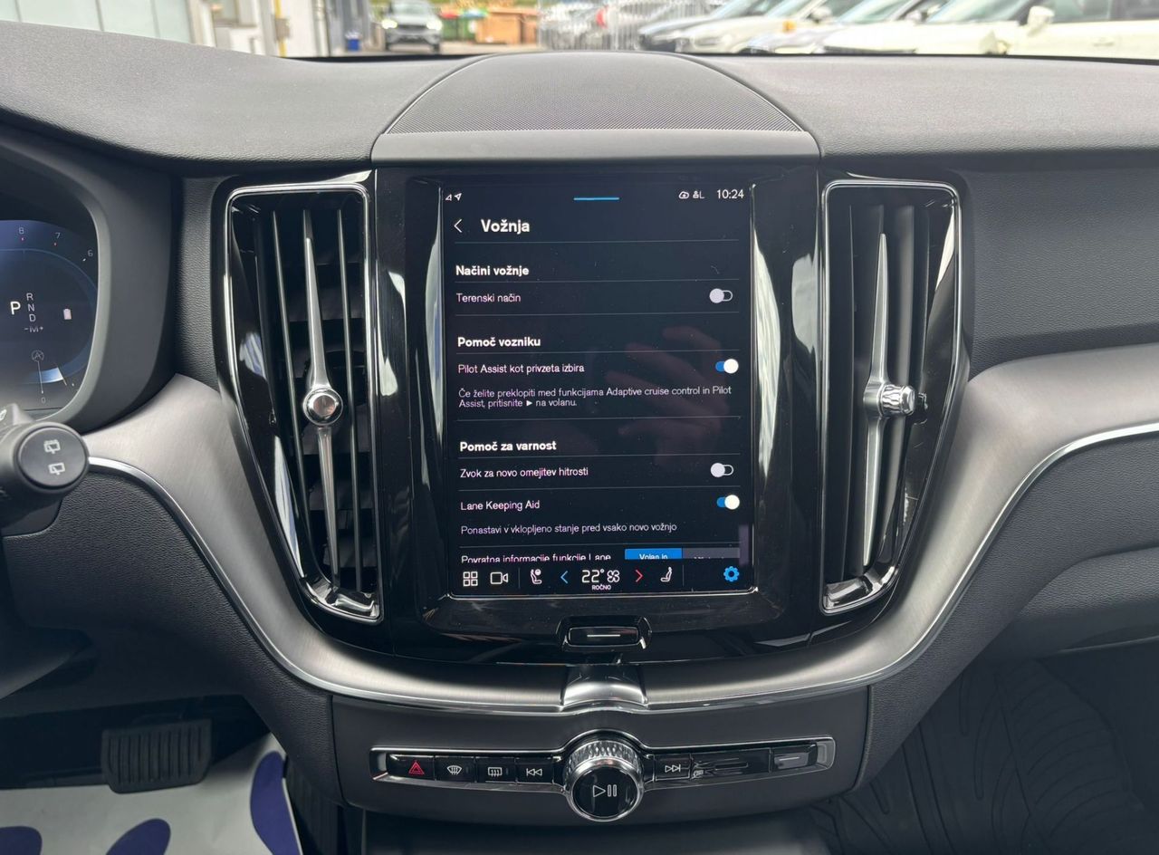 Zunanja slika - Volvo XC60 - B5P AWD Core KAMERA-ACC-KEYLESS - 14