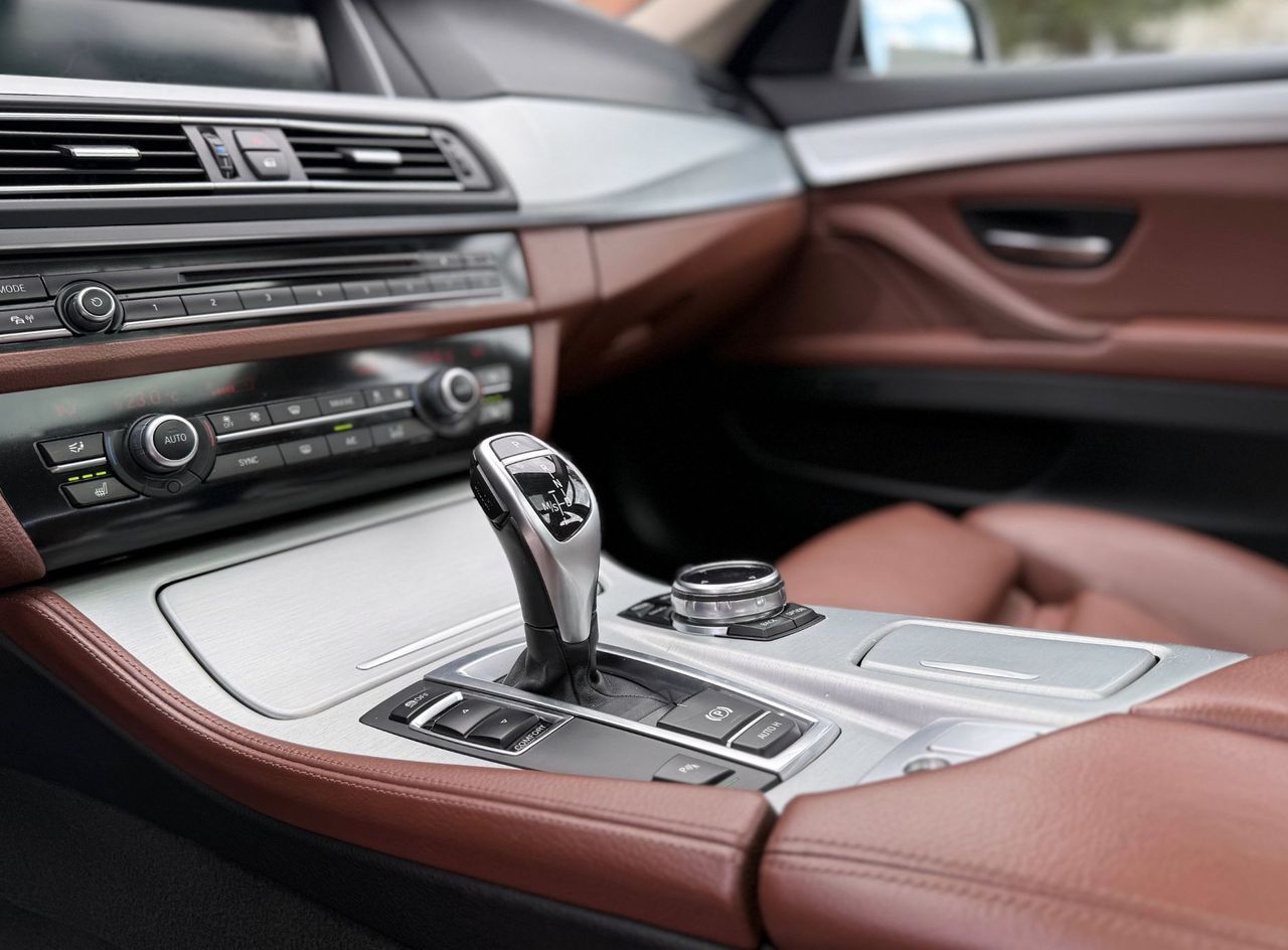 Zunanja slika - BMW Serija 5 - Touring: 525d AUT. LUXURY LiNE DIGITAL PANO HEADuP ALU 1 - 3