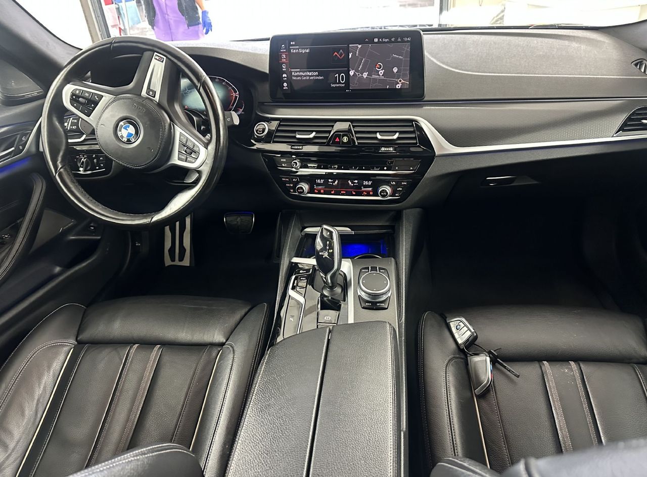 Zunanja slika - BMW Serija 5 - Touring: BMW 5 Touring  530 i xDrive M Sport 2.0 185 KW - 8