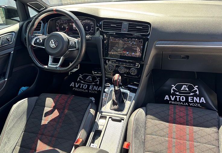 Zunanja slika - VW Golf - 2.0 GTI TCR-AKRAPOVIČ-ALCANTARA-LED-PANO-ACC - 12