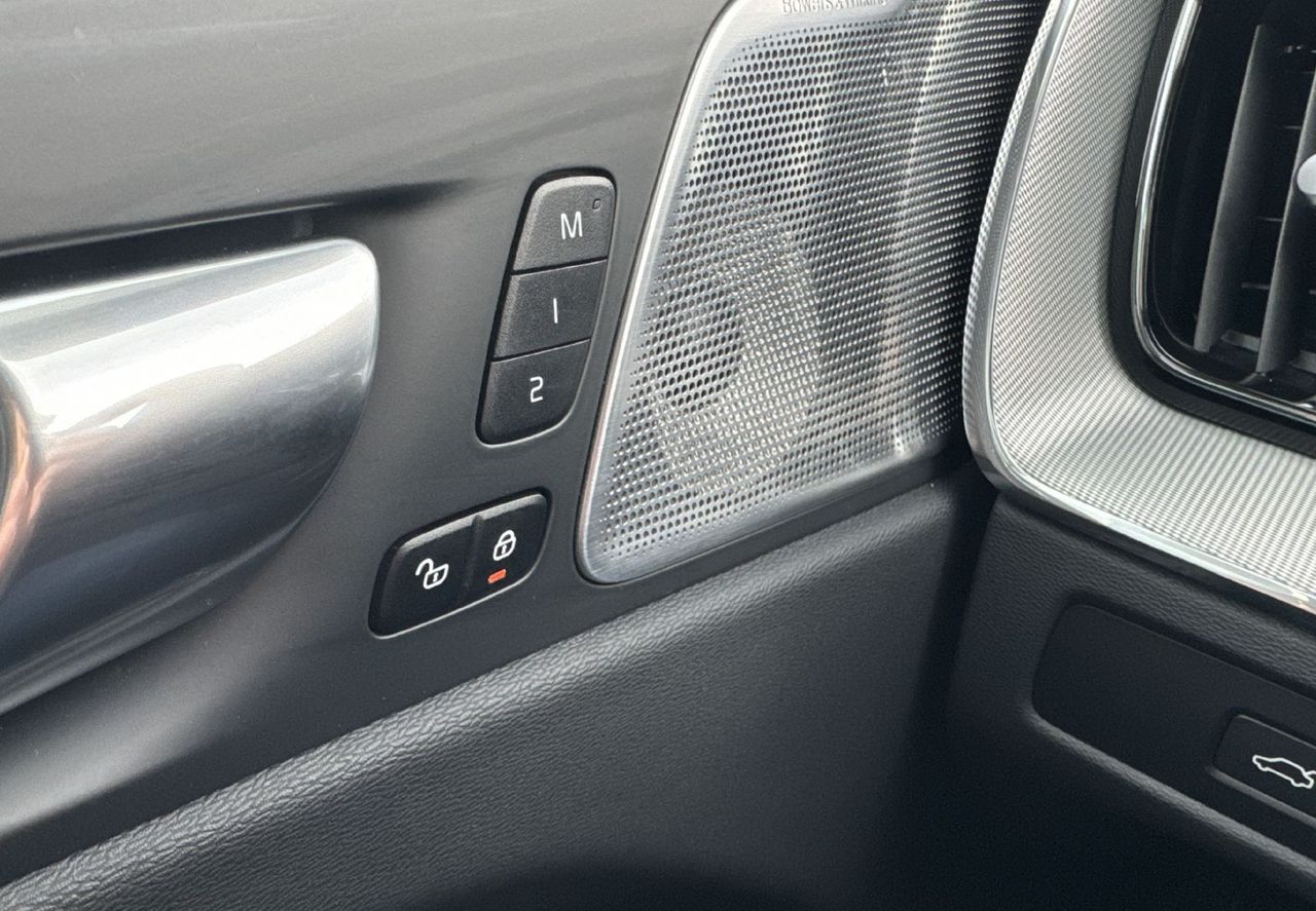 Zunanja slika - Volvo XC60 - ORIGINAL ULTIMATE-KRISTAL-BOWERS WILKINS-PANO-21 - 20