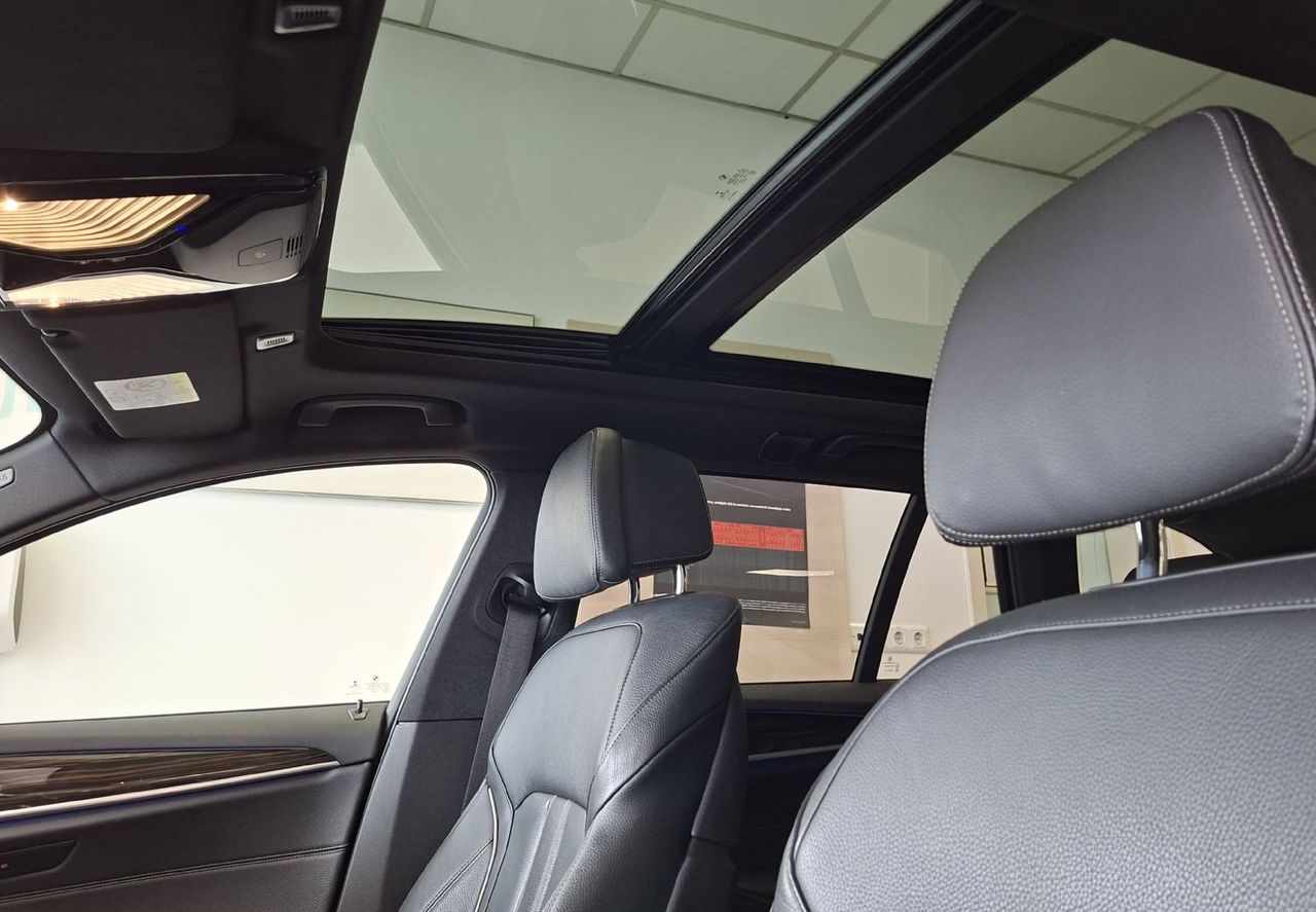 Zunanja slika - BMW Serija 5 - Touring: 520d x Drive aut.SPORT LINE-LED-NAVI-PANORAMA- - 14