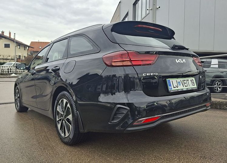 Zunanja slika - KIA Ceed - SW 1.5 T-GDi LX Champion+ ISG. M T 103 kW - 6