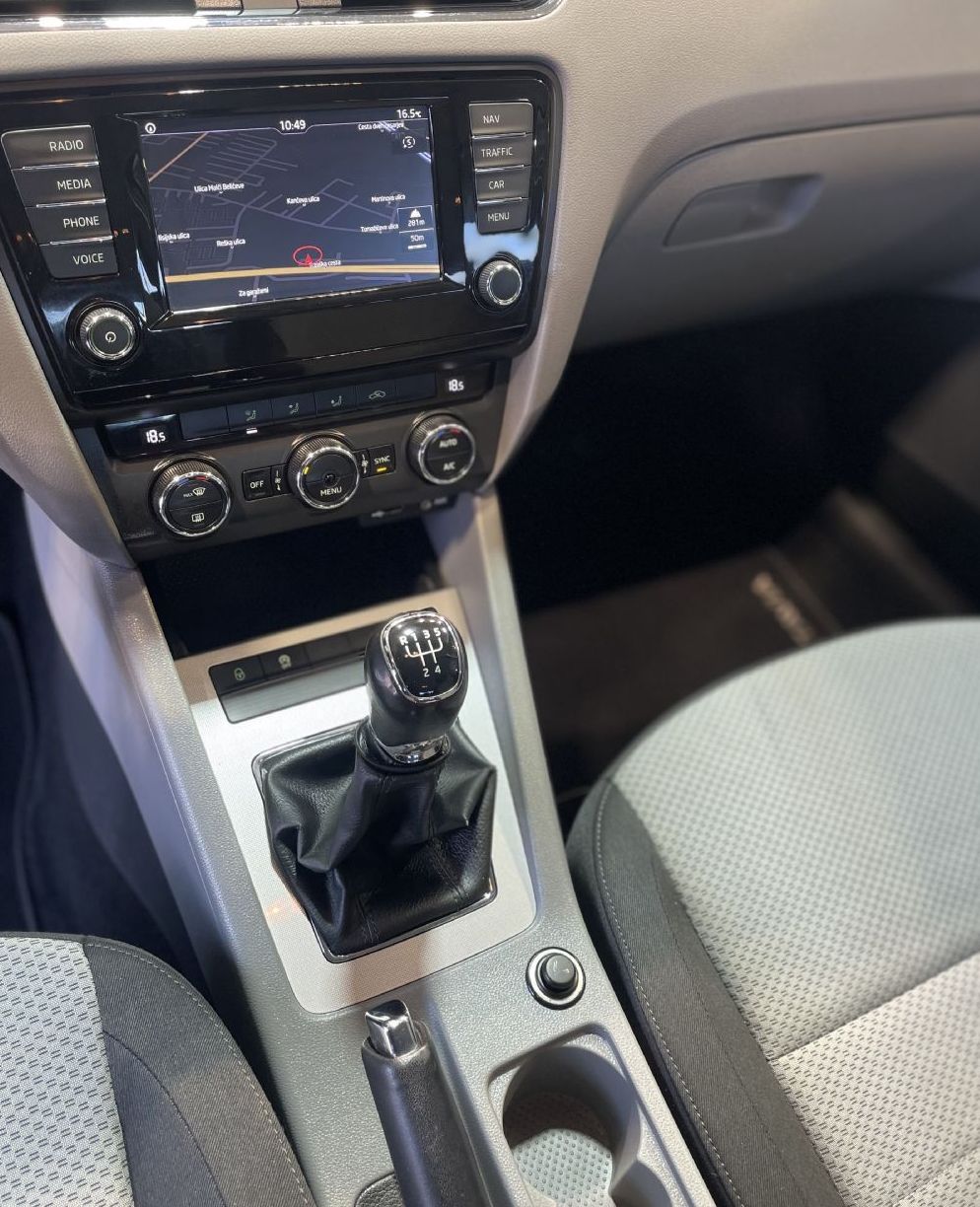 Zunanja slika - Škoda Octavia - VELIK SERVIS-NAVIGACIJA-TEMPOMAT-PDC-ALU-AVT.KLIMA - 11